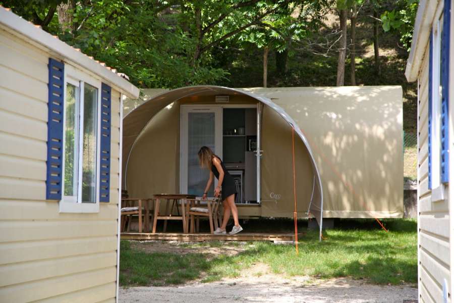 Campeggio Glamping Lago di Garda con tenda con aria condizionata vicino al lago 2