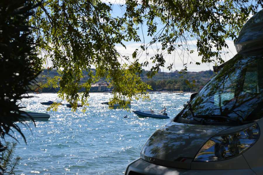 Camping Lago di Garda con piazzole direttamente sul lago 10