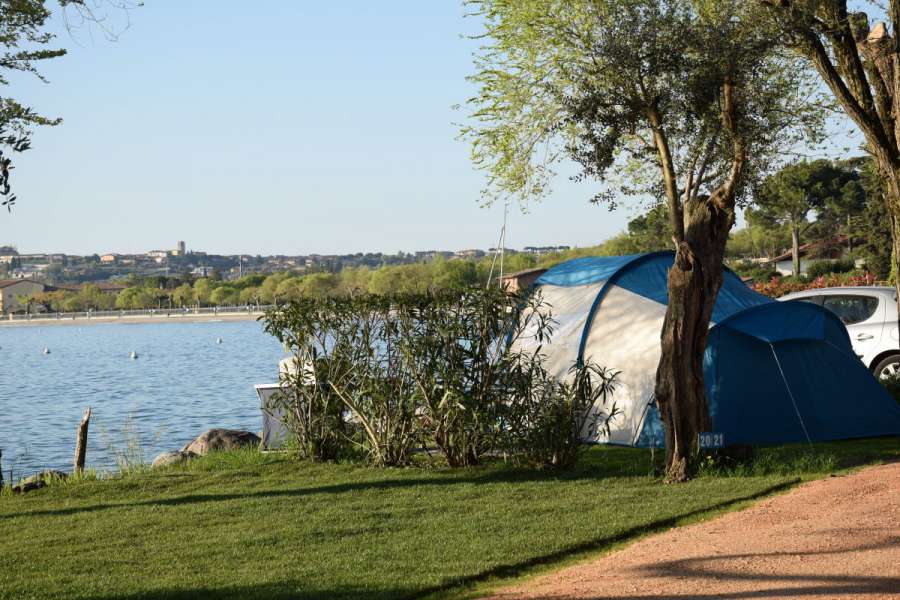 Camping Lago di Garda con piazzole direttamente sul lago 2