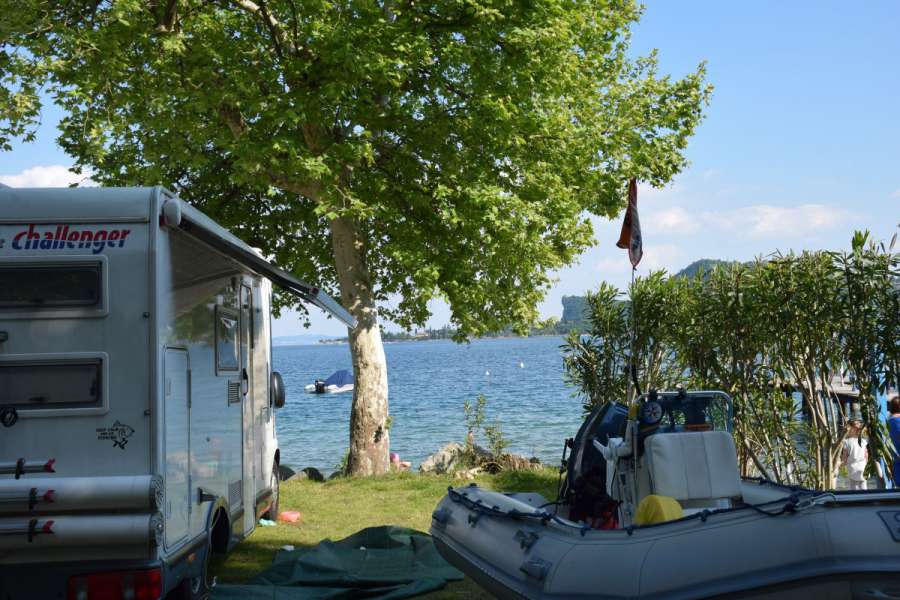 Camping Lago di Garda con piazzole direttamente sul lago 3