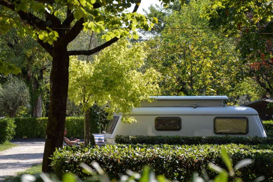 Camping Lac de Garde avec des emplacements standard et 6 ampères d'électricité 6