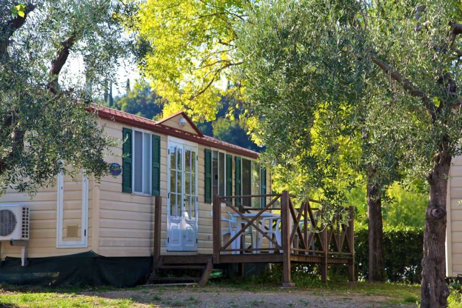 Camping Gardasøoen med stacaravan med terrasse 