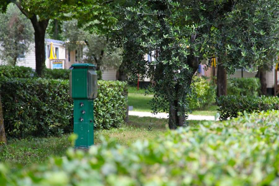 Camping Lac de Garde avec des emplacements standard et 6 ampères d'électricité 8