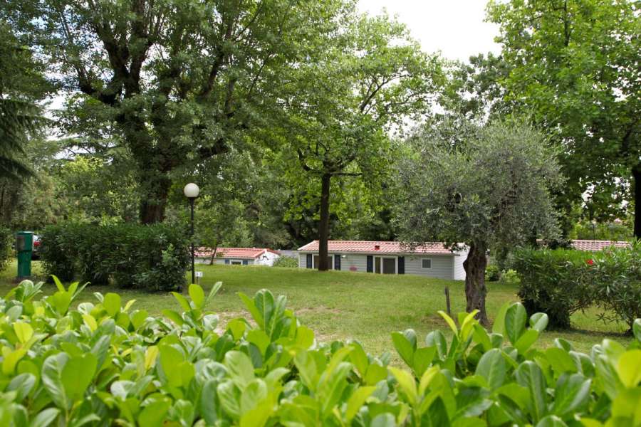 Camping Lac de Garde avec des emplacements standard et 6 ampères d'électricité 18