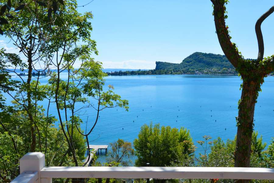 Camping du lac de Garde avec mobil-home avec vue sur le lac et terrasse couverte 17